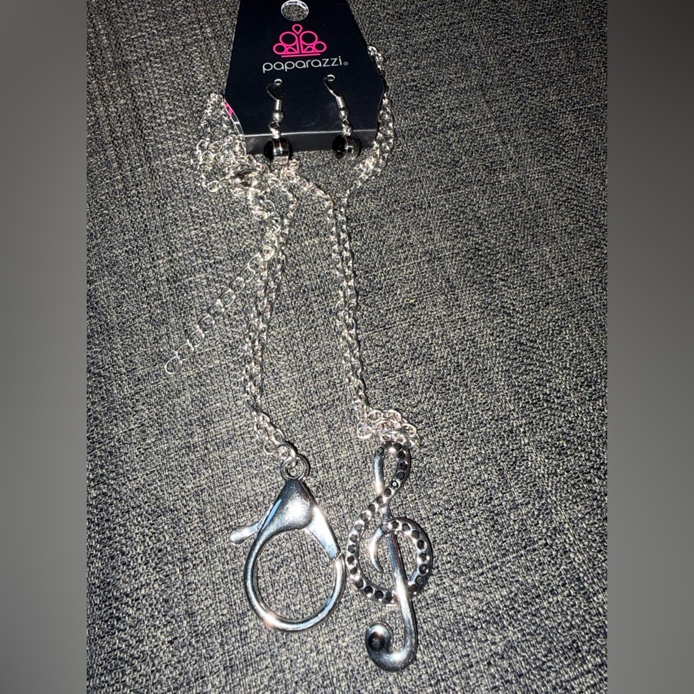 paparazzi Silver-Tone Treble Clef & Clasp Pendant Necklace